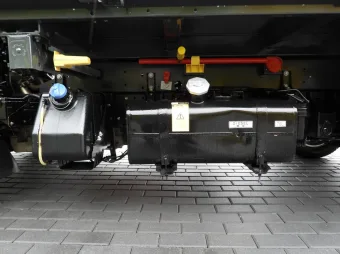 Mitsubishi Canter wywrotka trojstronna 150KM D01728 - wyposazenie