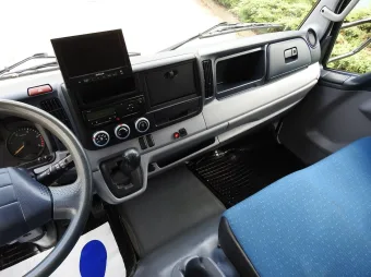 Mitsubishi Canter kontener chłodnia 14 palet 150KM 1866 - konsola