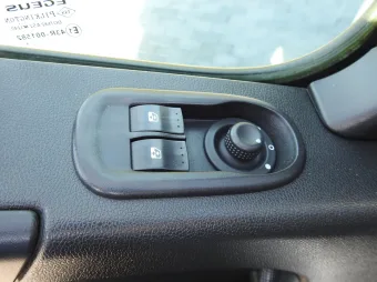 Opel Movano doka skrzynia 130KM 180836 - detal