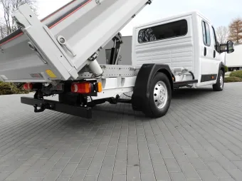 Opel Movano doka trojstronna 140KM V77185 - siedzenia