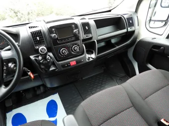 Opel Movano doka trojstronna 140KM V77185 - wnetrze