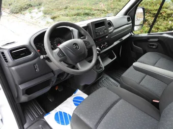 Opel Movano furgon chłodnia 136KM 248296 - srodek