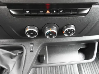 Opel Movano furgon chłodnia 136KM 248296 - wnetrze