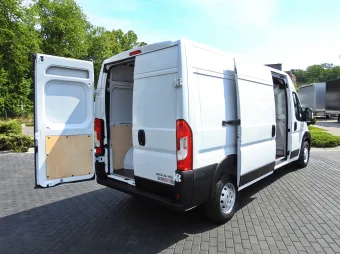 Opel Movano furgon 140KM 015534 - tyl