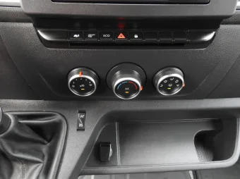 Opel Movano skrzynia plandeka 9 palet 165KM 218790 - fotel kierowcy