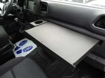 Opel Movano skrzynia plandeka 9 palet 165KM 225560 - fotel kierowcy