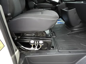 Opel Movano skrzynia plandeka 10 palet 165KM 268259 - fotel pasazera