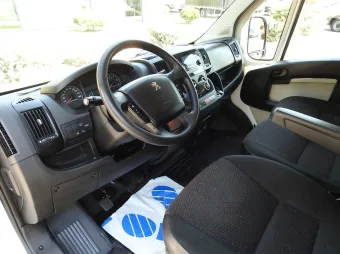 Peugeot Boxer brygadówka 110KM D89973 - srodek