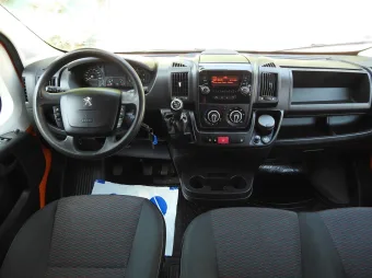 Peugeot Boxer brygadówka 120KM M94132 - srodek