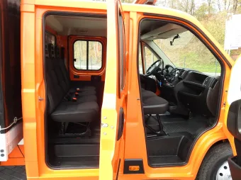 Peugeot Boxer doka skrzynia 140KM N56224 - detal wnętrza