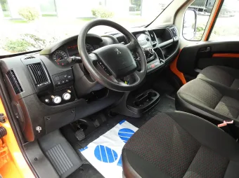 Peugeot Boxer doka skrzynia 140KM N56224 - środek