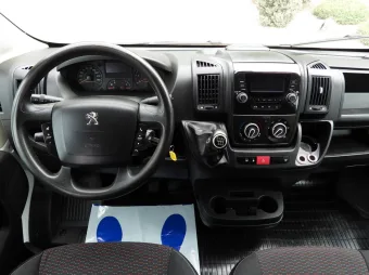 Peugeot Boxer doka skrzynia 140KM N13693 - siedzenia