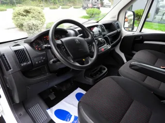Peugeot Boxer doka skrzynia 140KM N13693 - srodek