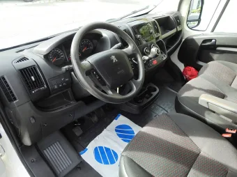 Peugeot Boxer doka skrzynia 140KM P77198 - srodek