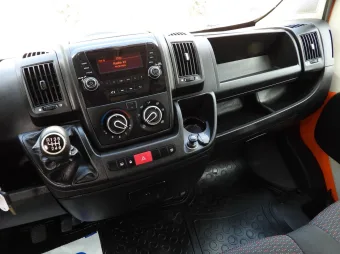 Peugeot Boxer doka skrzynia 130KM K57398 - wnetrze