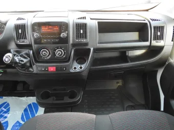 Peugeot Boxer doka skrzynia 140KM P77198 - wnetrze