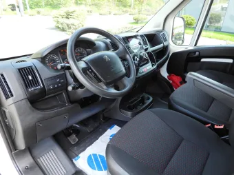 Peugeot Boxer doka wywrotka 140KM M66270 - srodek