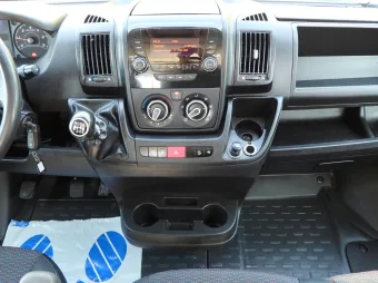Peugeot Boxer doka wywrotka 140KM M66270 - wnetrze