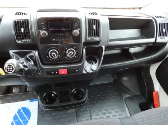 Peugeot Boxer furgon chłodnia 130KM G23135 - fotele