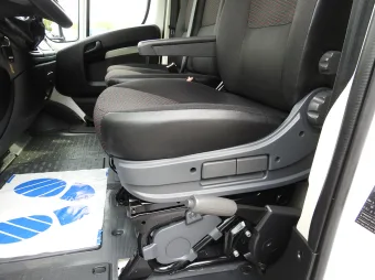 Peugeot Boxer furgon chłodnia 135KM S45902 - kierownica