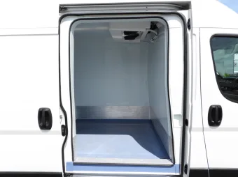 Peugeot Boxer furgon chłodnia 130KM G23135 - kokpit