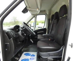 Peugeot Boxer furgon chłodnia 135KM S45902 - siedzenia