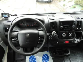 Peugeot Boxer furgon chłodnia 120KM P31415 - wnetrze