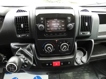 Peugeot Boxer furgon chłodnia 135KM S45902 - wnetrze