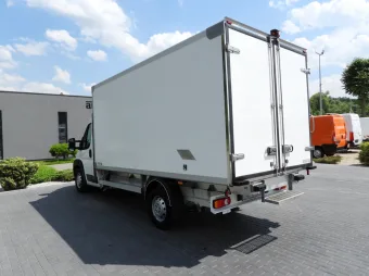 Peugeot Boxer kontener chłodnia 8 palet 165KM R53545 - bok tyl