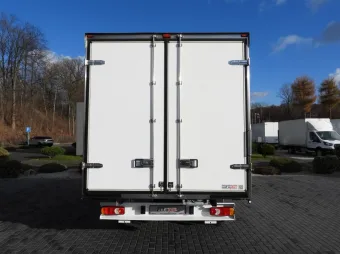 Peugeot Boxer kontener chłodnia 8 palet 140KM T95441 - bok tyl