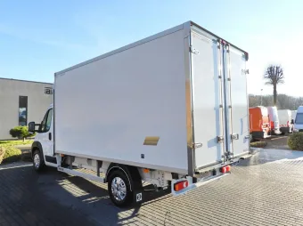 Peugeot Boxer kontener chłodnia 8 palet 165KM T96636 - bok tyl