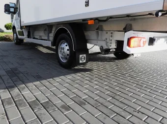 Peugeot Boxer kontener chłodnia 8 palet 140KM T95441 - bok zabudowy