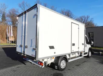 Peugeot Boxer kontener chłodnia 8 palet 165KM T96636 - bok zabudowy