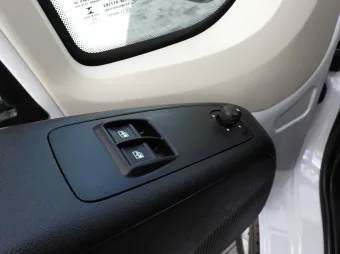 Peugeot Boxer kontener chłodnia 8 palet 140KM T95441 - detal