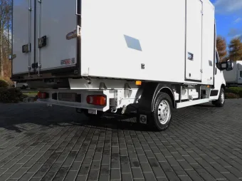 Peugeot Boxer kontener chłodnia 8 palet 140KM T95441 - kokpit