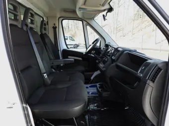 Peugeot Boxer kontener chłodnia 8 palet 140KM T95441 - konsola