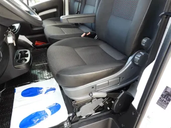 Peugeot Boxer kontener chłodnia 8 palet 140KM T95441 - siedzenia