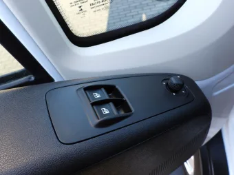 Peugeot Boxer kontener chłodnia 8 palet 165KM T96636 - siedzenia