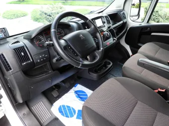 Peugeot Boxer kontener chłodnia 8 palet 165KM R53545 - srodek