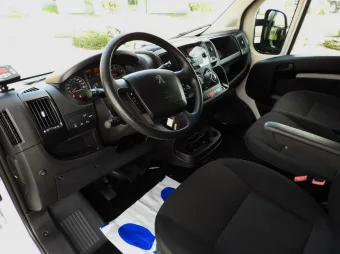 Peugeot Boxer kontener chłodnia 8 palet 140KM T95441 - srodek