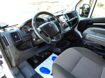 Peugeot Boxer kontener chłodnia 8 palet 165KM T96636 - srodek
