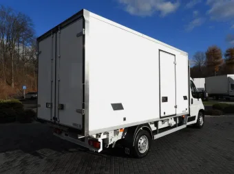 Peugeot Boxer kontener chłodnia 8 palet 140KM T95441 - tyl
