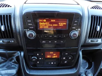 Peugeot Boxer kontener chłodnia 8 palet 165KM T96636 - wnetrze