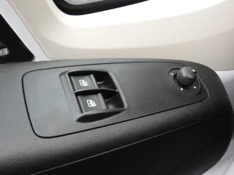 Peugeot Boxer kontener winda 8 palet 140KM V05055 - radio