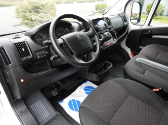 Peugeot Boxer kontener winda 8 palet 140KM V05055 - srodek