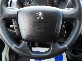 Peugeot Boxer skrzynia plandeka 8 palet 165KM R30116 - detal