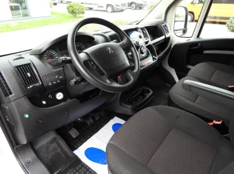 Peugeot Boxer skrzynia plandeka 10 palet 165KM W36052 - srodek