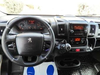 Peugeot Boxer skrzynia plandeka 8 palet 165KM R30116 - wnetrze