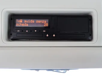 Peugeot Boxer wywrotka trojstronna 165KM S62476 - konsola