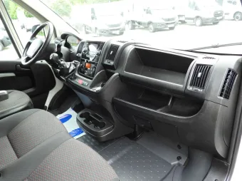 Peugeot Boxer wywrotka trojstronna 165KM S62476 - schowki